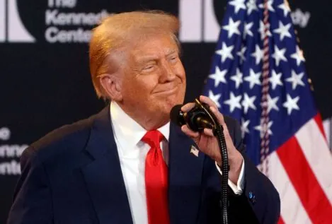 Trump exige la dimisión de una miembro de la Fed acusada de falsificar información bancaria