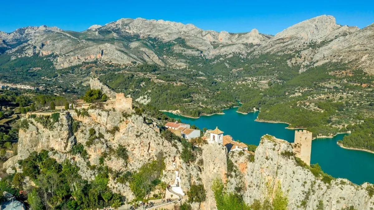 El pueblo de Alicante con solo 300 vecinos y ocho monumentos que lo han hecho famoso