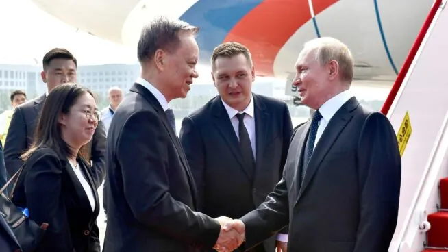 Putin arranca una larga visita oficial de cuatro días a China