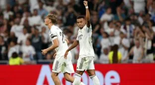 Mbappé lidera al Real Madrid frente al muro de Osasuna en el debut liguero