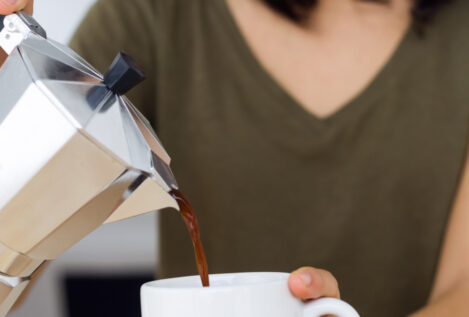 La 'resaca' del café: del dolor de cabeza a la somnolencia cuando te pasas de cafeína