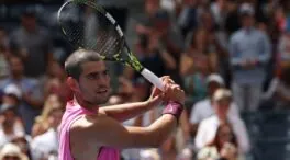 Alcaraz supera los problemas físicos y arrasa a Darderi para avanzar a octavos del US Open