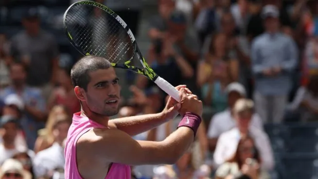 Alcaraz supera los problemas físicos y arrasa a Darderi para avanzar a octavos del US Open