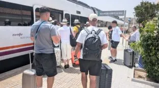 Enésima jornada de caos en los trenes: nuevos retrasos en Andalucía y Comunidad Valenciana