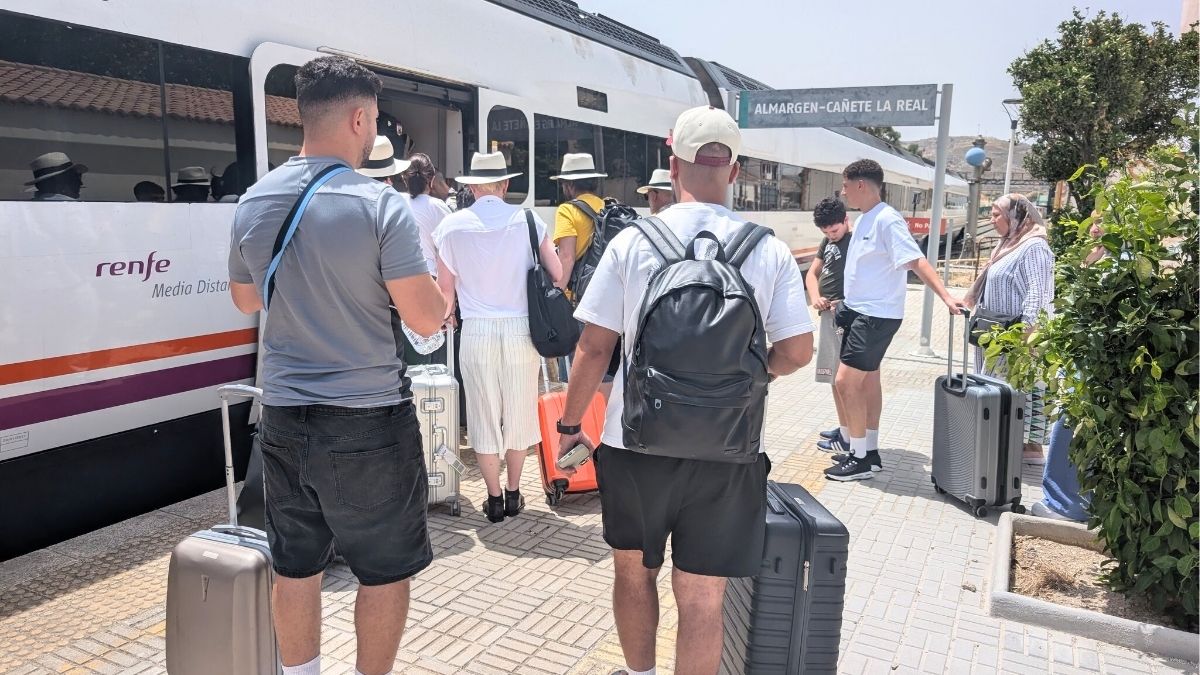 Enésima jornada de caos en los trenes: nuevos retrasos en Andalucía y Comunidad Valenciana