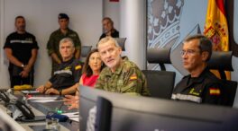 El Rey visita el cuartel general de la UME para conocer su despliegue en los incendios