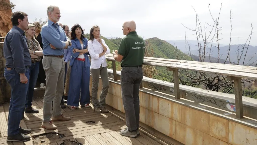 Los Reyes durante su visita al Parque de Las Médulas.