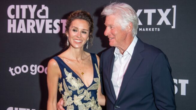 Richard Gere vuelve a su refugio en EEUU: un pueblo de arquitectos y su casa con cascada