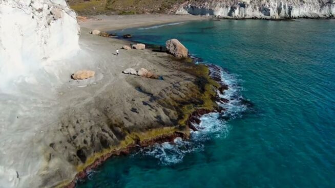 El rincón más secreto de Almería: dunas, aguas turquesas y sin cobertura