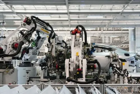 La insaciable demanda de misiles ha conducido a algo revolucionario: robotizar las fábricas