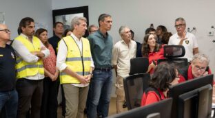 Sánchez moviliza a otros 500 militares y propone un gran pacto por la crisis climática