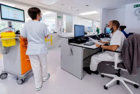 España tendrá un déficit de 100.000 sanitarios en 2035 por la jubilación de los 'baby boomers'