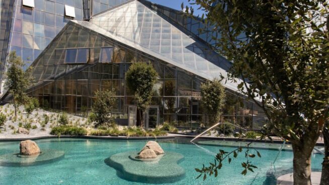 Caldea inaugura su renovada laguna exterior