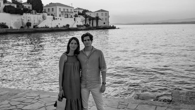 Spetses, la isla griega de moda que reúne a la jet set española, realeza europea y una Kennedy