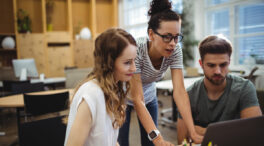 El 35% de los jóvenes en España se arrepiente de elegir el sector en el que trabaja