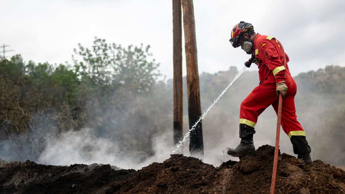 La UME tiene a «1.000 militares» ayudando en la extinción de siete incendios en toda España