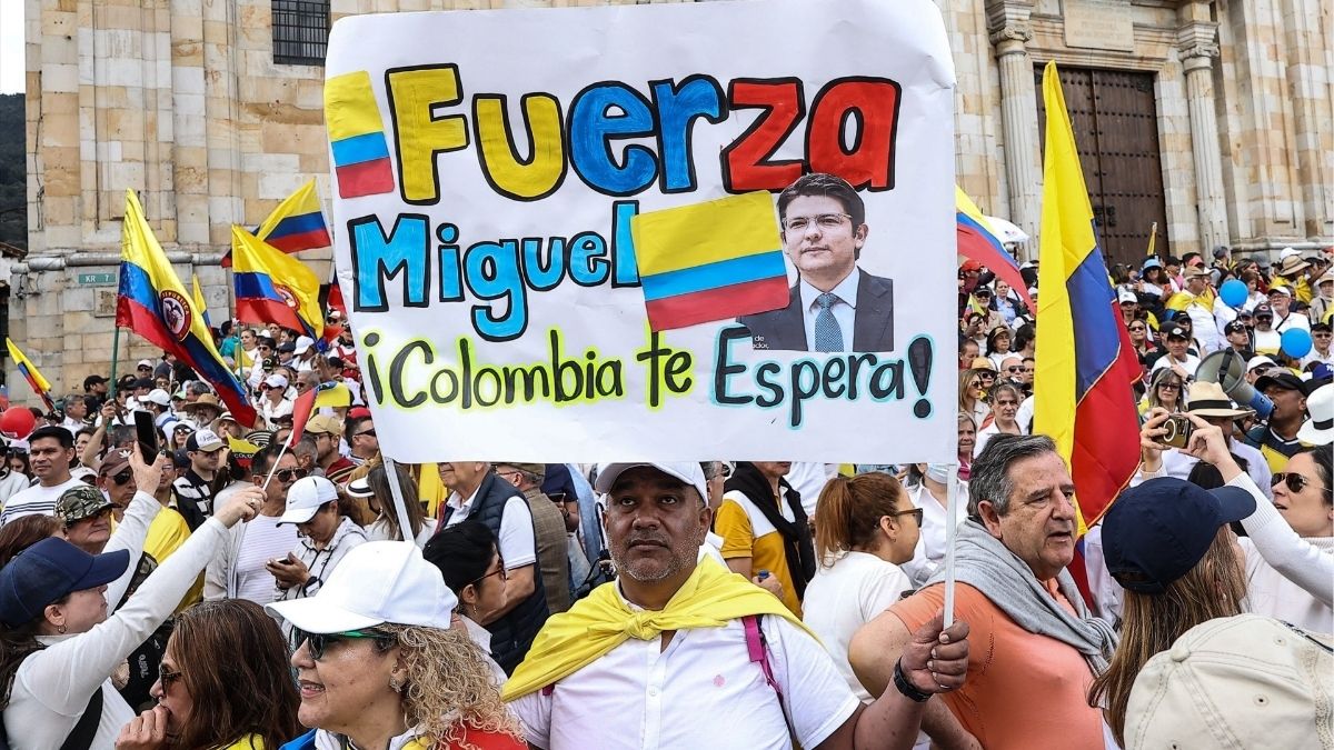 La Fiscalía de Colombia imputa al adolescente de 15 años que disparó al senador Miguel Uribe