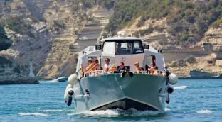 Vacaciones tiesas: vender los muebles para una escapadita de película