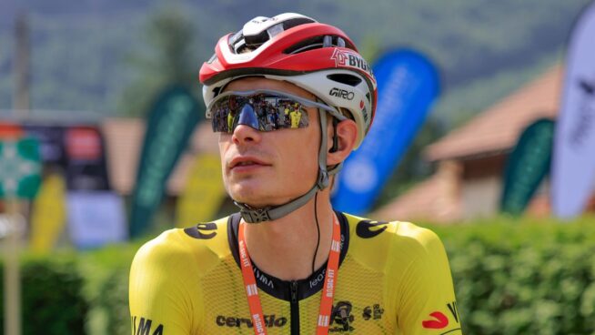 Jonas Vingegaard triunfa en la primera llegada en alto y toma el mando de La Vuelta