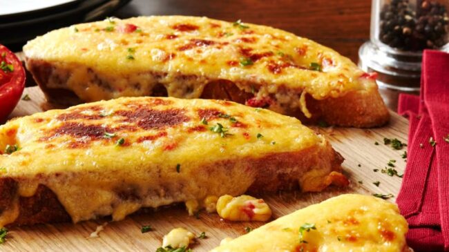 Un aperitivo diferente: Welsh rarebit, el «raro bocado galés» de queso con cerveza