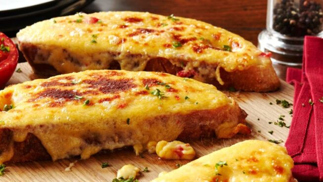 Un aperitivo diferente: Welsh rarebit, el «raro bocado galés» de queso con cerveza