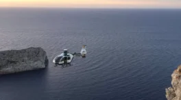 Hallan restos de la avioneta que ha caído al mar frente al puerto de Sóller de Mallorca