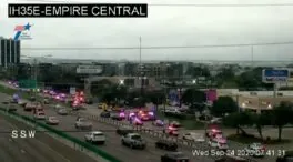 Al menos un muerto por un tiroteo en un centro de inmigrantes de Dallas
