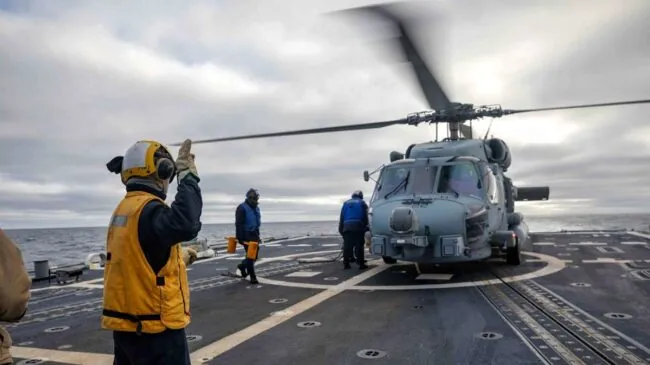 Un helicóptero de EEUU en la base de Rota alimenta la teoría de la fuga del general argelino