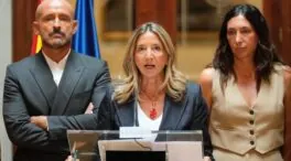 La ministra y las consejeras del PSOE huyen del Senado y evitan hablar de pulseras antimaltrato