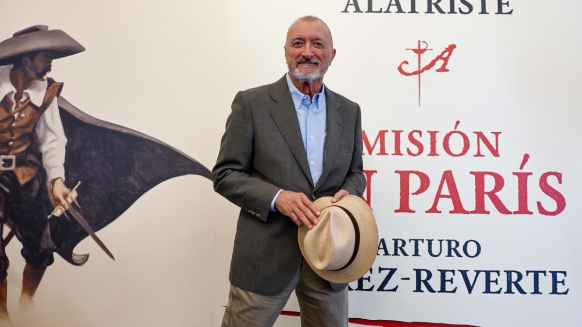 Arturo Pérez-Reverte resucita a Alatriste en ‘Misión en París’: entre Dumas y España