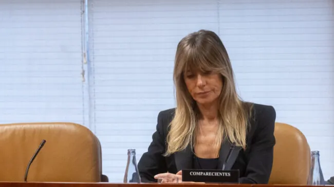 Altercado en la declaración de Begoña Gómez: un hombre intentó irrumpir a gritos en la sala
