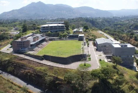 El colegio que apostó por cambiar vidas en el epicentro de la violencia de El Salvador