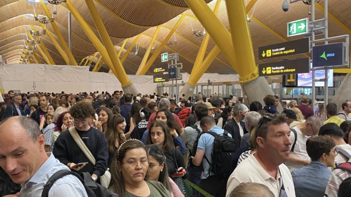Caos en el aeropuerto de Barajas por la huelga de vigilantes en el control de seguridad