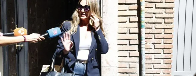 La ex de Ábalos, Carolina Perles, lo cuenta todo: páginas X, pastillas y llamadas de Sánchez