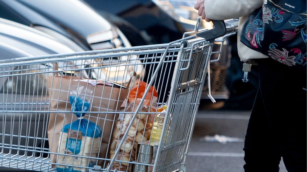La cesta de la compra es un 36% más cara que hace tres años, según la OCU