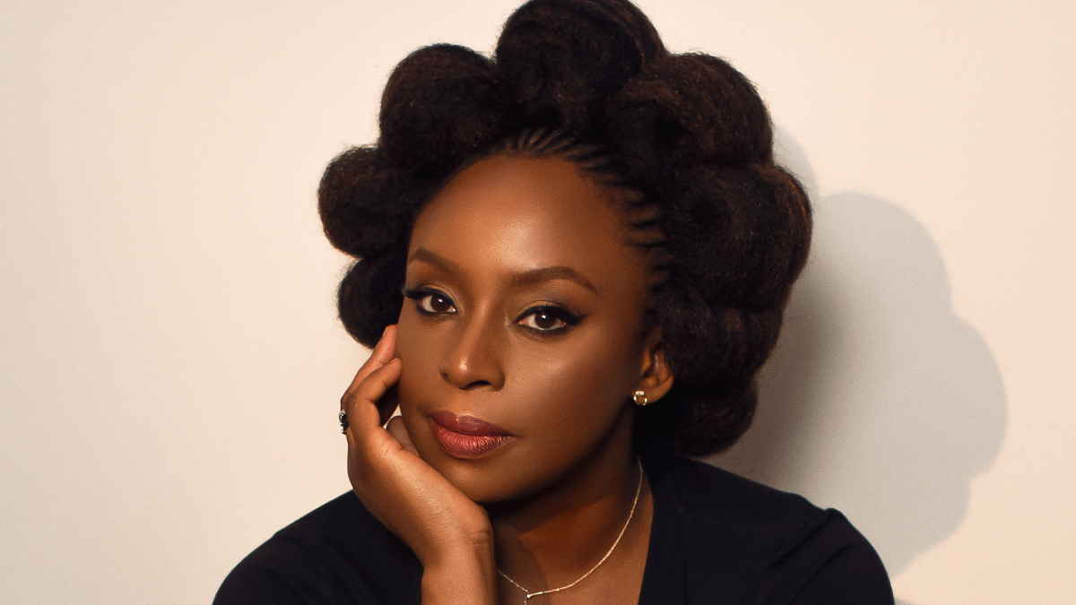 Chimamanda Ngozi Adichie: «La violencia contra las mujeres no es fuerza, es inseguridad»