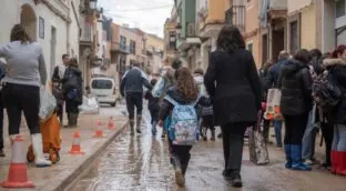 Moncloa solo ha dado un tercio de las ayudas para material escolar a los afectados de la dana