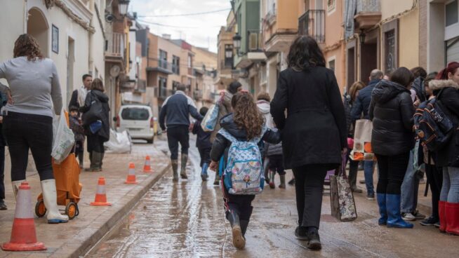 Moncloa solo ha dado un tercio de las ayudas para material escolar a los afectados de la dana