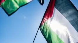 Denuncian al alcalde de un pueblo de Madrid por poner la bandera palestina en el Consistorio