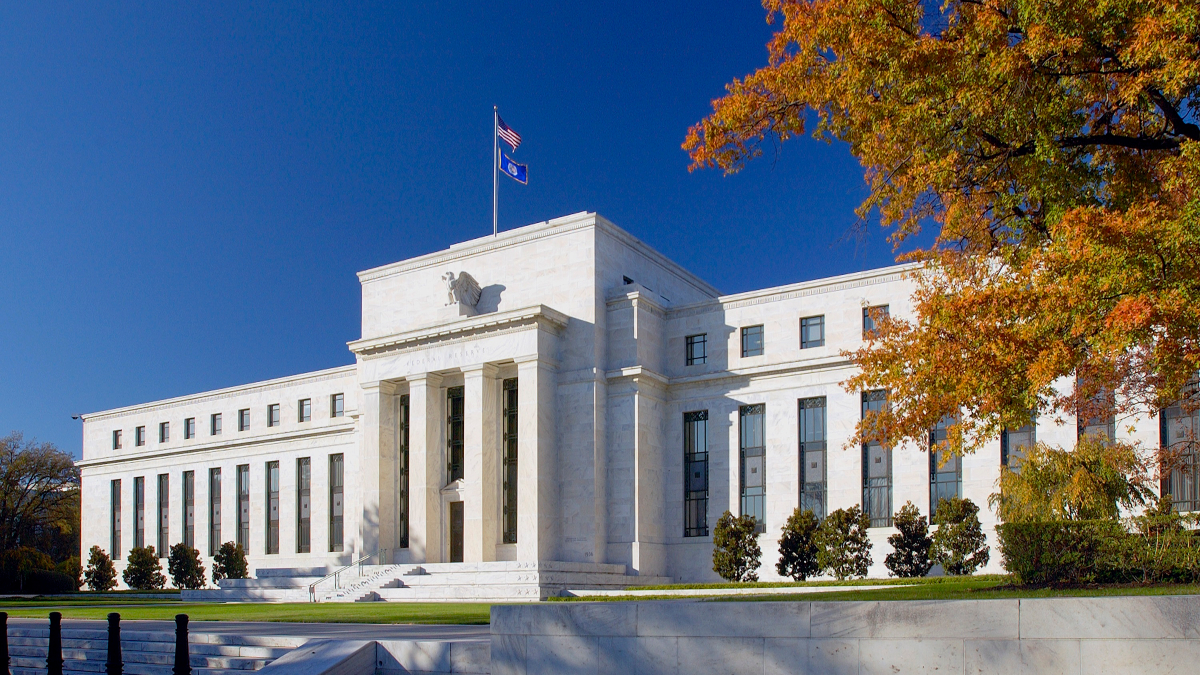La Fed insiste en recortar los tipos de interés y ve espacio para bajarlos en hasta 150 puntos