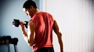 Ejercicios para hombres de 50: los cinco más efectivos para desarrollar músculo