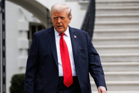 Trump, sobre la felicitación enviada a Epstein: «No es mi firma, están perdiendo el tiempo»