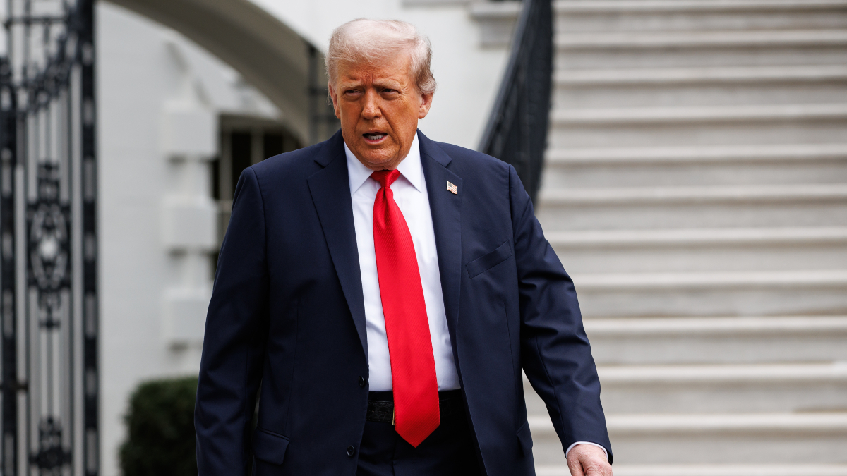 Trump, sobre la felicitación enviada a Epstein: «No es mi firma, están perdiendo el tiempo»