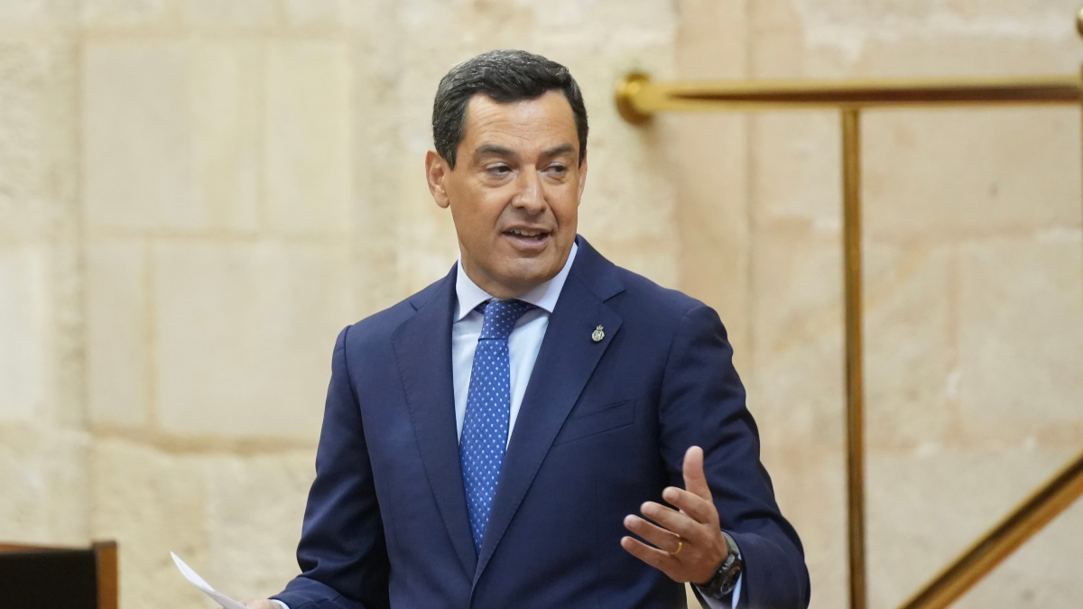 Juanma Moreno exige «respeto» a Junts y anuncia otra deducción fiscal en Andalucía