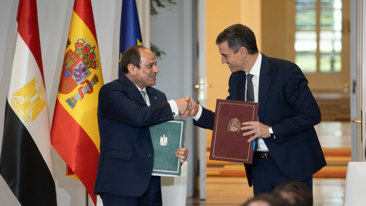 El Gobierno otorga la Cruz de Isabel la Católica a Al Sisi, su esposa y al primer ministro egipcio
