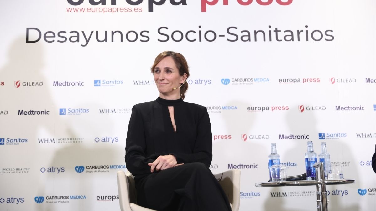 Mónica García espera incluir el empaquetado genérico en la tramitación de la ley del tabaco