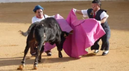 Alvise contrata a enanos para disfrazarlos de ardillas en su mitin de Madrid