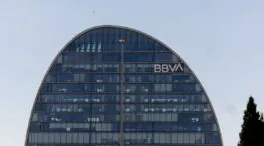 La CNMV aprueba la opa de BBVA sobre Sabadell y abre la decisión a los accionistas
