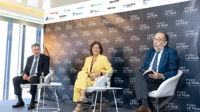 Premio Josep Piqué del VII Foro La Toja a los padres vivos de la Constitución