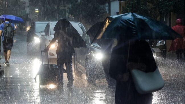 Alerta roja en Almería y Valencia ante lluvias torrenciales por la borrasca Emilia